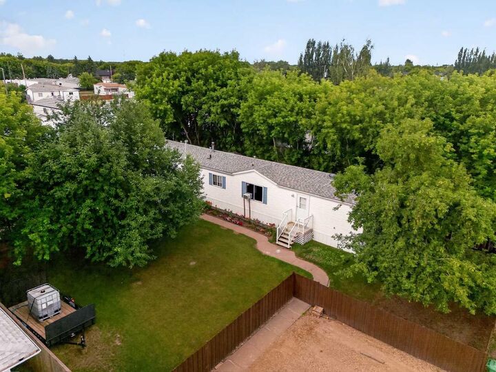 Property Photo:  10714 100 Avenue  AB T0H 2H0 