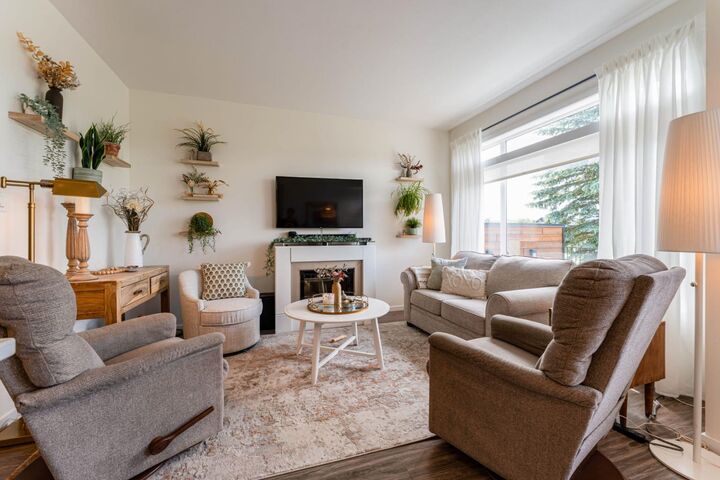 Property Photo: 490 Highlands Boulevard W 5 AB T1J 5K5