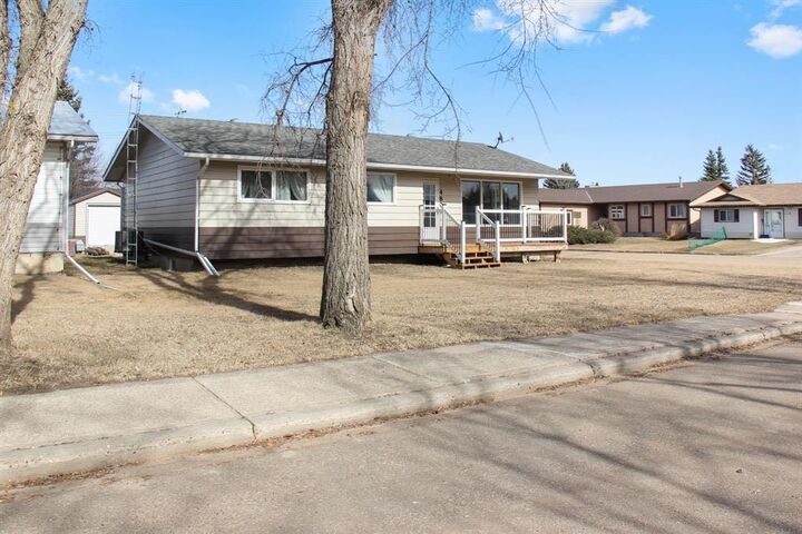 Property Photo: 4801 48 Avenue AB T0B 1N0
