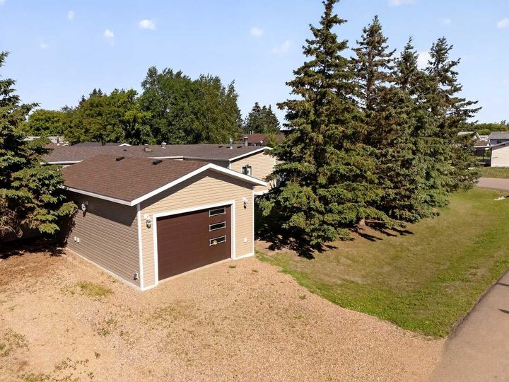Property Photo:  10201 104 Avenue  AB T0H 2H0 