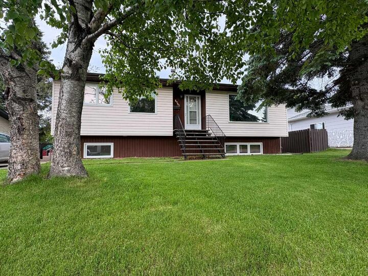 Property Photo:  5751 55 Street  AB T4T 1J7 