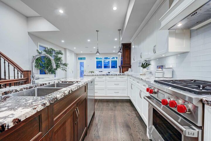 Property Photo:  922 5 Street NW  AB T2N 1R2 