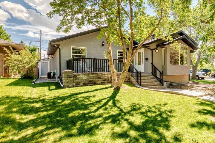 Property Photo:  2024 Chicoutimi Drive NW  AB T2L 0V7 