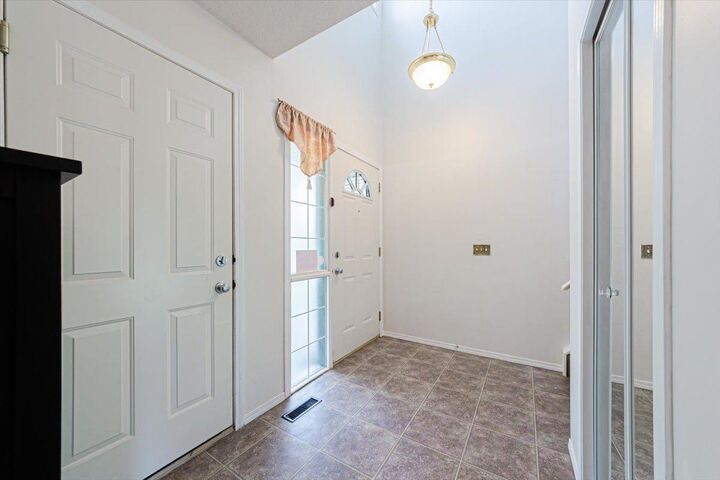 Property Photo:  274 Bridleridge Way SW  AB T2Y 4M6 