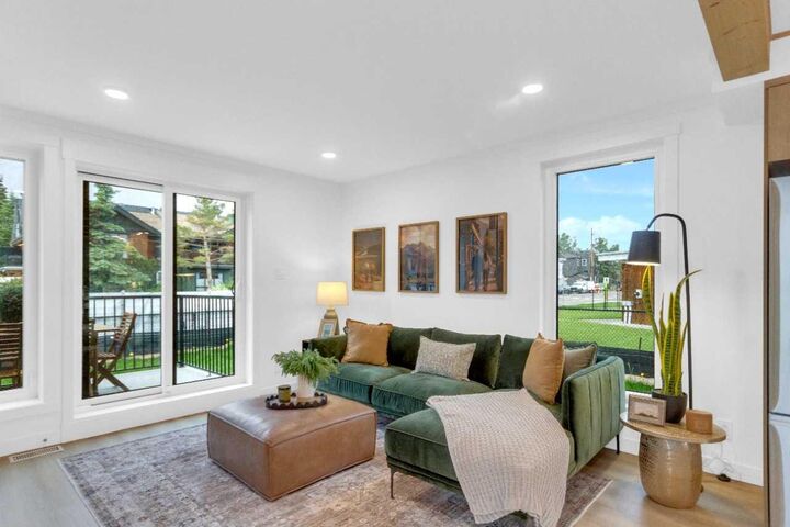 Property Photo:  609 7 Avenue 522  AB T1W 2G1 