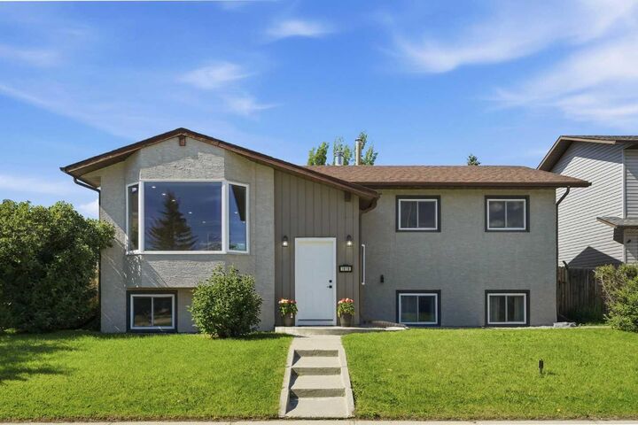 1018 10 Avenue SE — photo 1