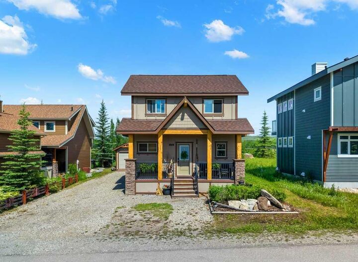 224 Cottageclub Crescent — photo 1