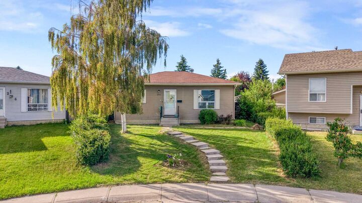 Property Photo:  292 Falshire Way NE  AB T3J 2B4 