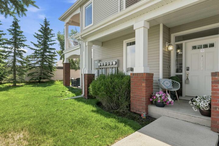 Property Photo: 8000 Wentworth Drive SW 1001 AB T3C 0A2