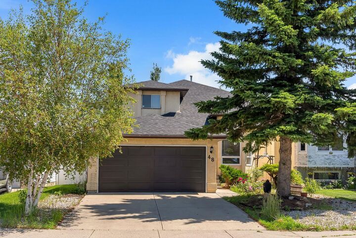 Photo de la propriété:  48 Millview Way SW  AB T2Y 2W5 