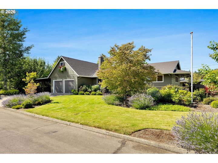 Property Photo:  969 B St  WA 98671 