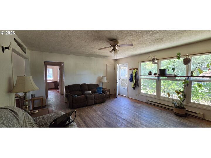 Property Photo:  421 SE Sunset Ave  OR 97014 