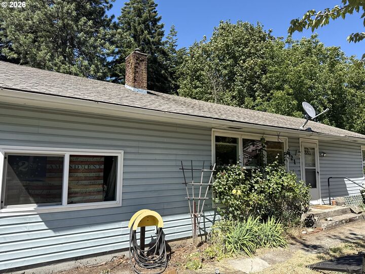 Property Photo: 421 SE Sunset Ave OR 97014
