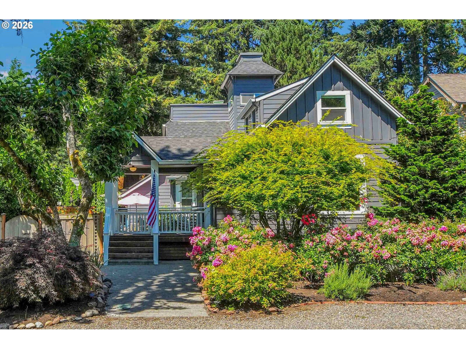 Property Photo:  828 7th St  OR 97034 
