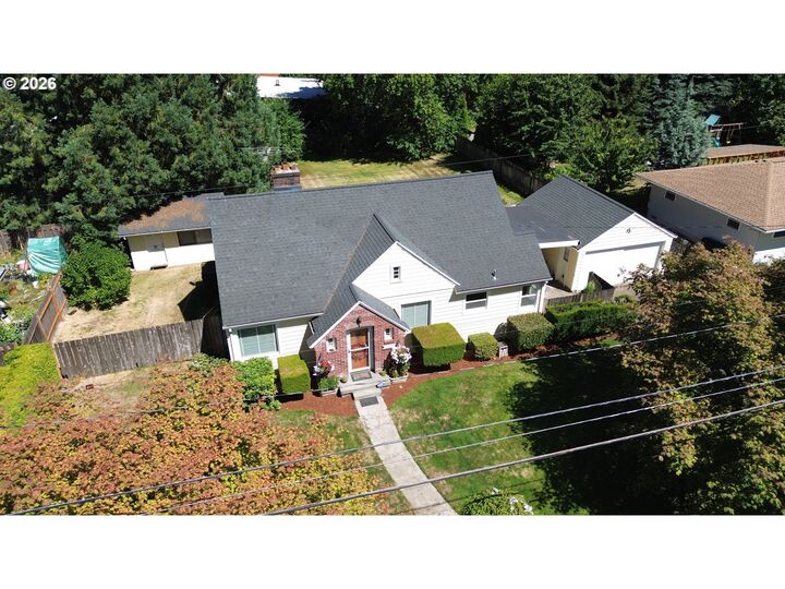 Property Photo: 10320 SE Stanley Ave OR 97222