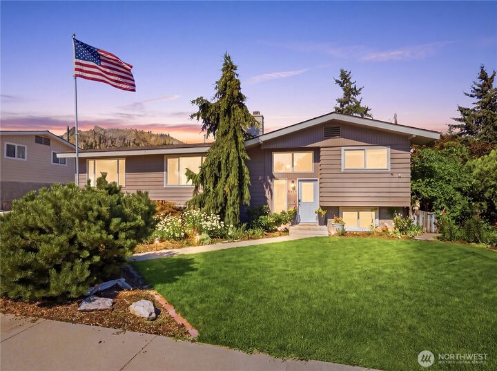Property Photo:  1116  Wedgewood Avenue  WA 98801 