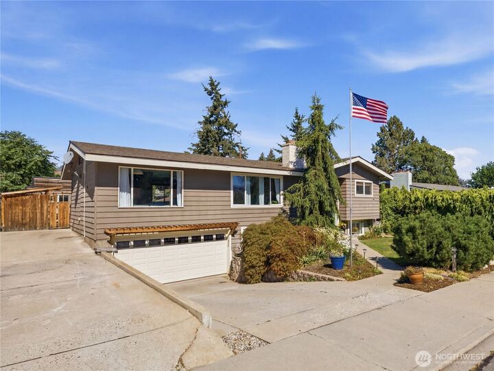 Property Photo: 1116 Wedgewood Avenue WA 98801