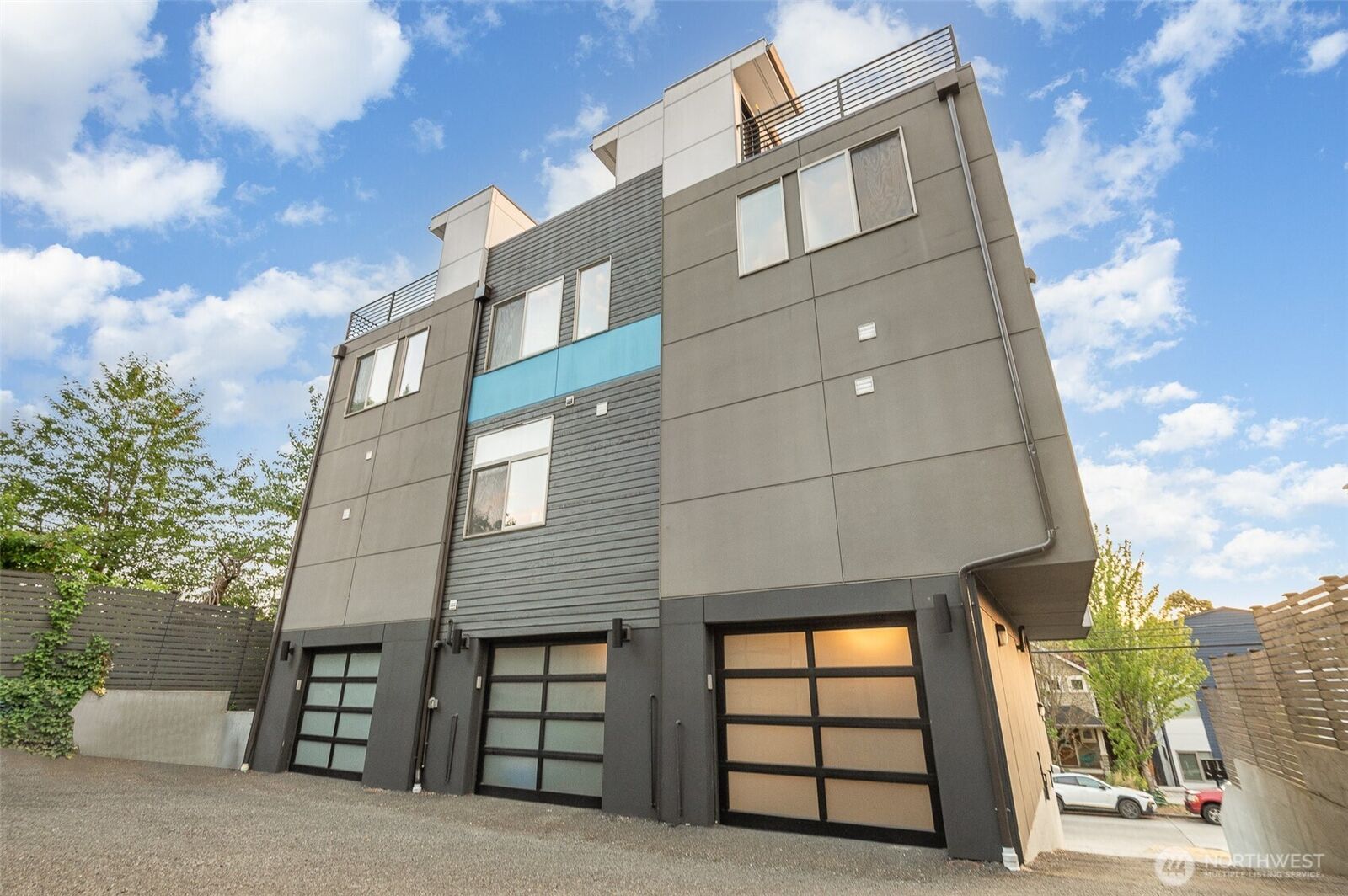 Property Photo:  206  22nd Avenue C  WA 98122 