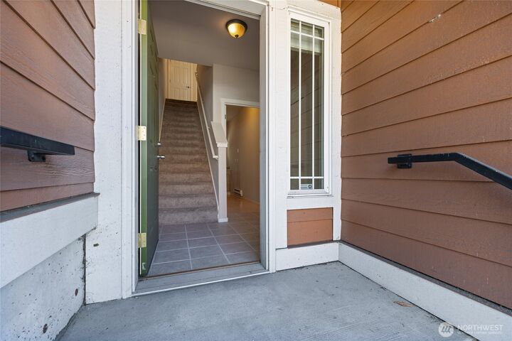 Property Photo: 906 6th Avenue C WA 98405