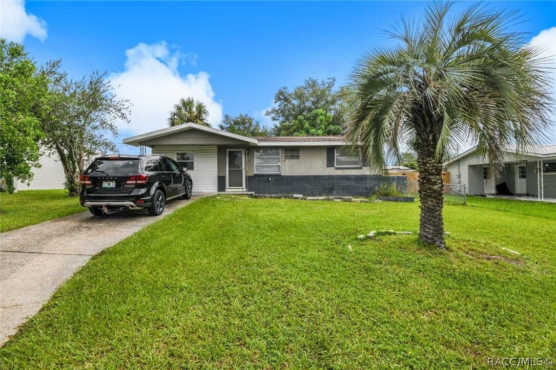 Property Photo: 9 Polk Street FL 34465