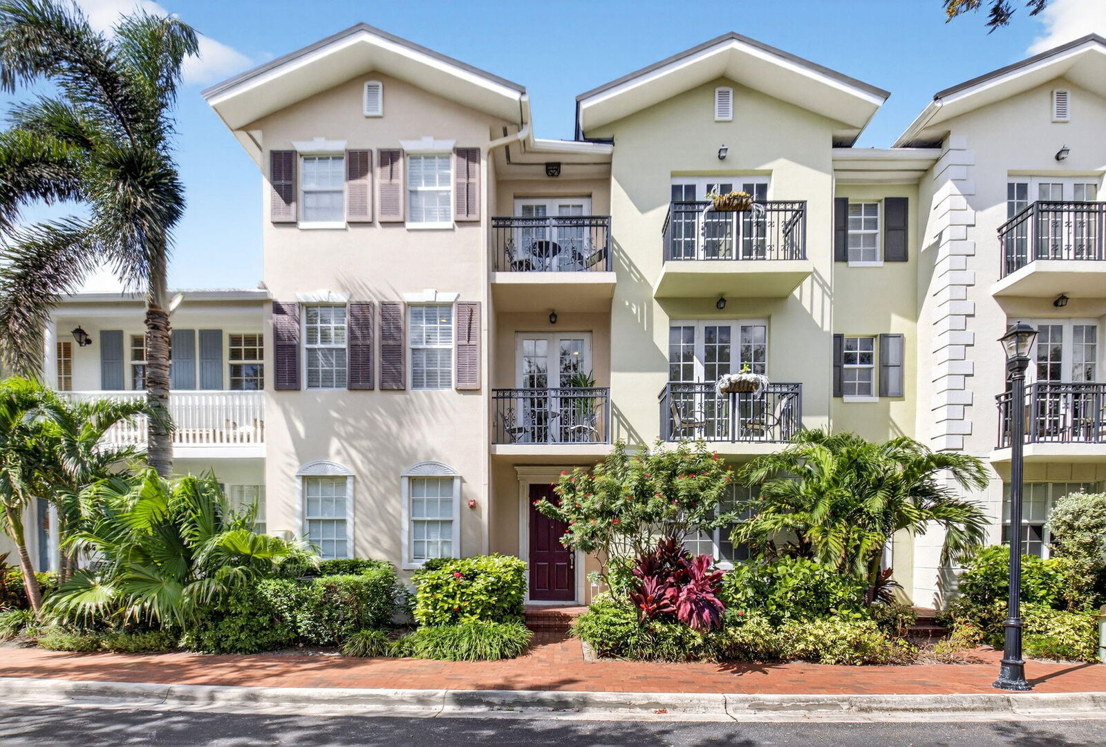 Property Photo: 1054 E Heritage Club Circle FL 33483