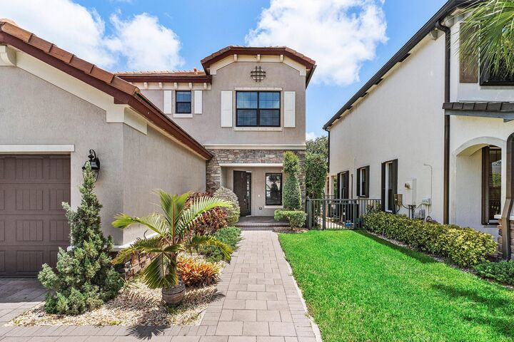 Property Photo:  5428 Sandbirch Way  FL 33463 