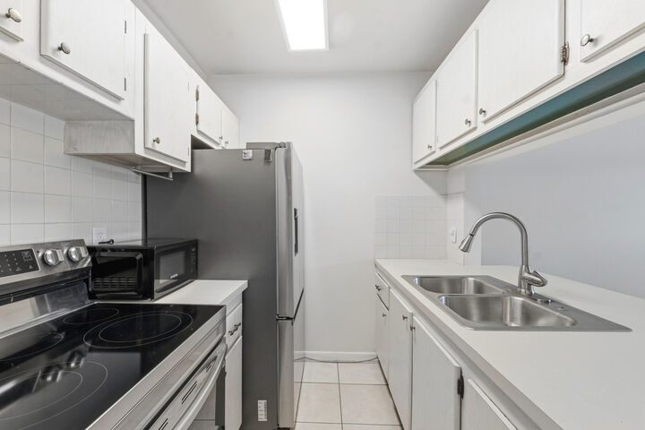 Property Photo: 1470 N Dixie Highway 43 FL 33304