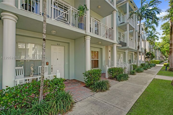 Property Photo: 417 SW 13th Ter 417 FL 33312