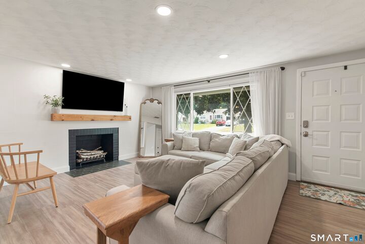 Property Photo:  40 Vincent Drive  CT 06111 