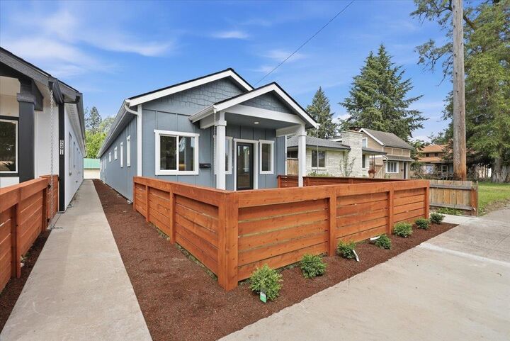 Property Photo: 5397 N Lincoln St 5399 N Lincoln St WA 99205