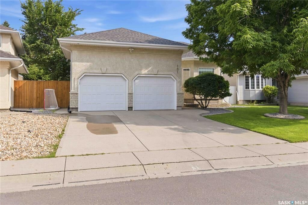 Property Photo:  131 Mendel Crescent  SK S7J 5J7 