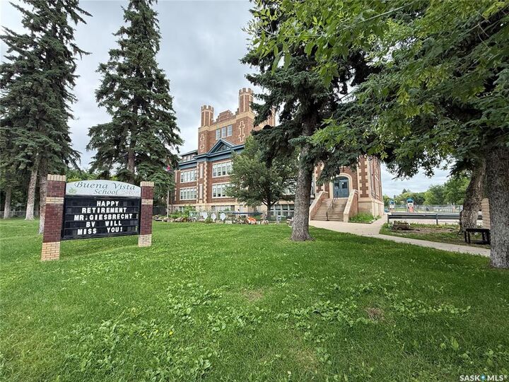 Property Photo: 1320 Lorne Avenue SK S7H 1X7