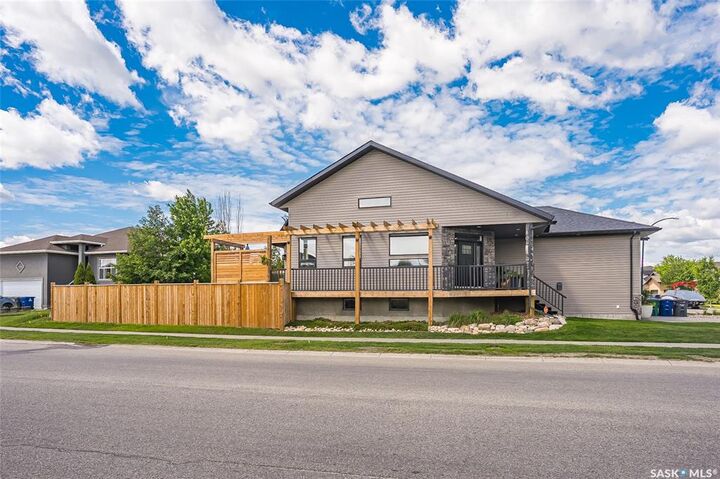 Property Photo: 519 Trimble Crescent SK S7W 0E1
