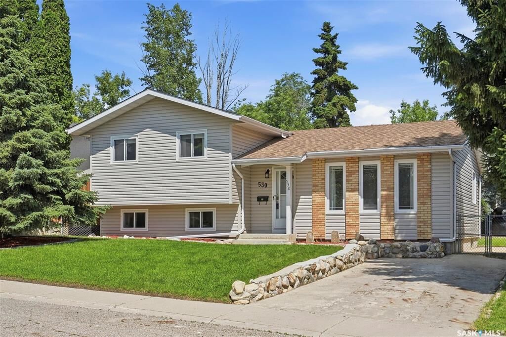 Property Photo:  530 Wathaman Crescent  SK S7K 4P9 