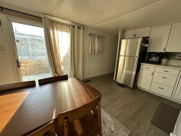 Property Photo: 560 W Pleasant Avenue 8 CA 93274