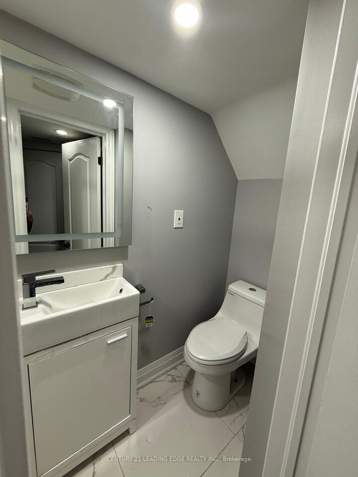 Property Photo:  54 Moneypenny Place  ON L4J 0L1 