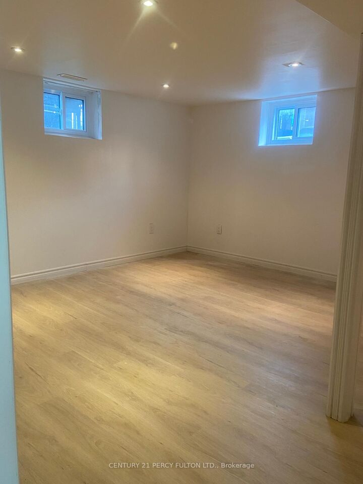 Photo de la propriété: 92 Septonne Avenue Bsmnt ON L3Y 2W3