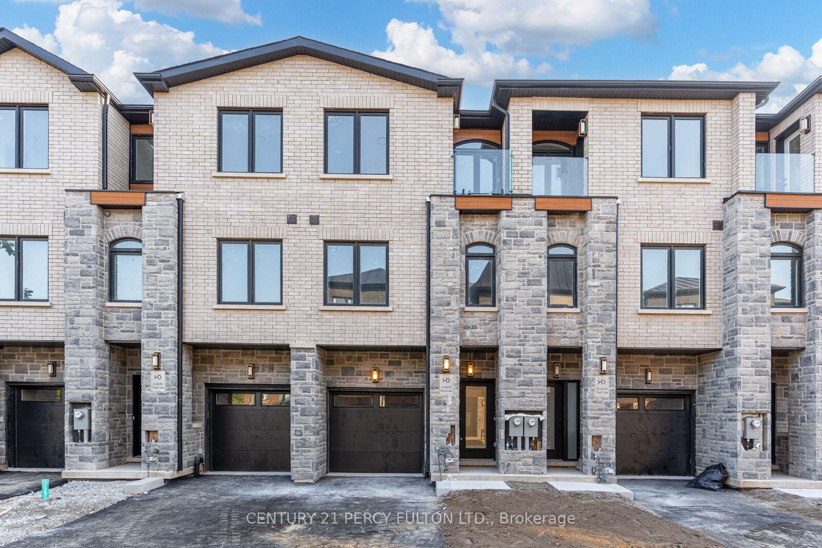 Property Photo:  6636 Clock Court 9  ON L5W 1N2 