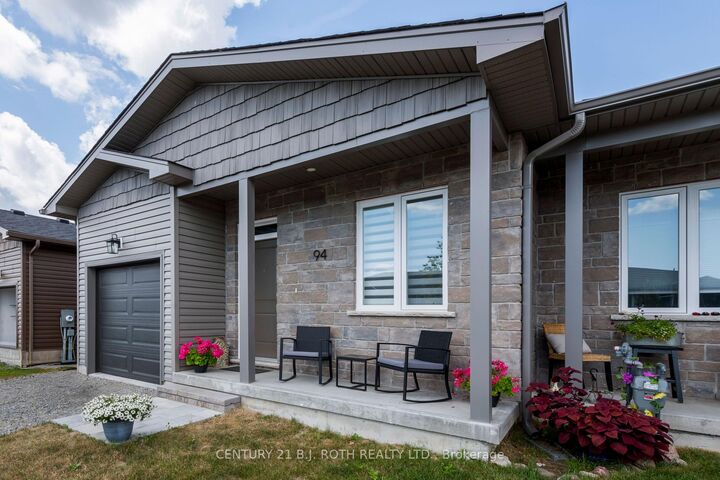 Property Photo:  94 Brandon Avenue  ON L3V 1E0 