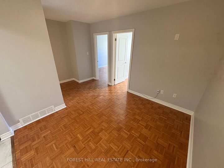 Property Photo:  341 Lakeshore Road E 2  ON L6J 1J4 
