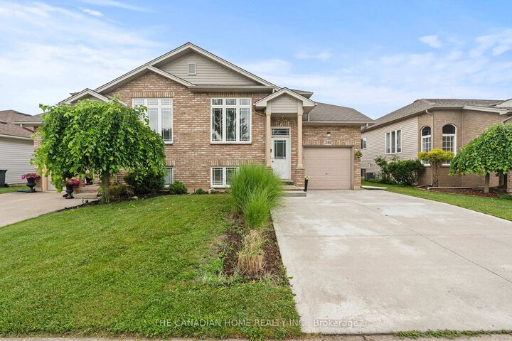 Property Photo:  192 Oakcrest Avenue E  ON L3C 7K3 