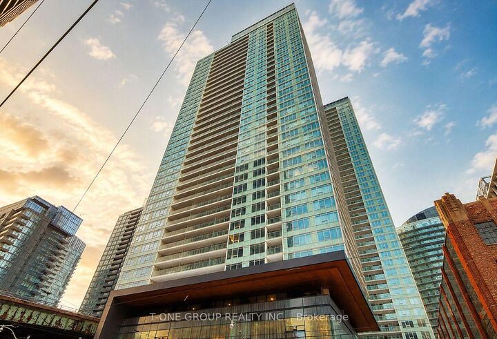19 Bathurst Street 1502 — photo 1