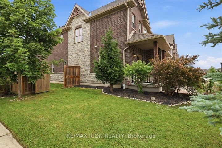 Property Photo:  275 Falconridge Drive  ON N2K 0C5 