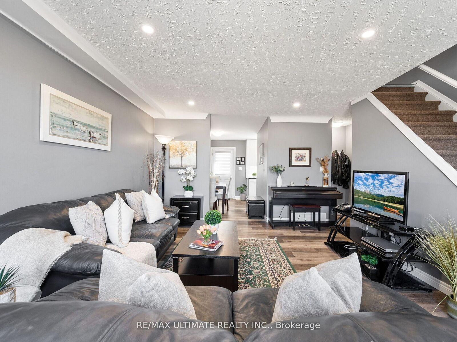 Property Photo: 252 Bertie Street 3 ON L2A 1Z6