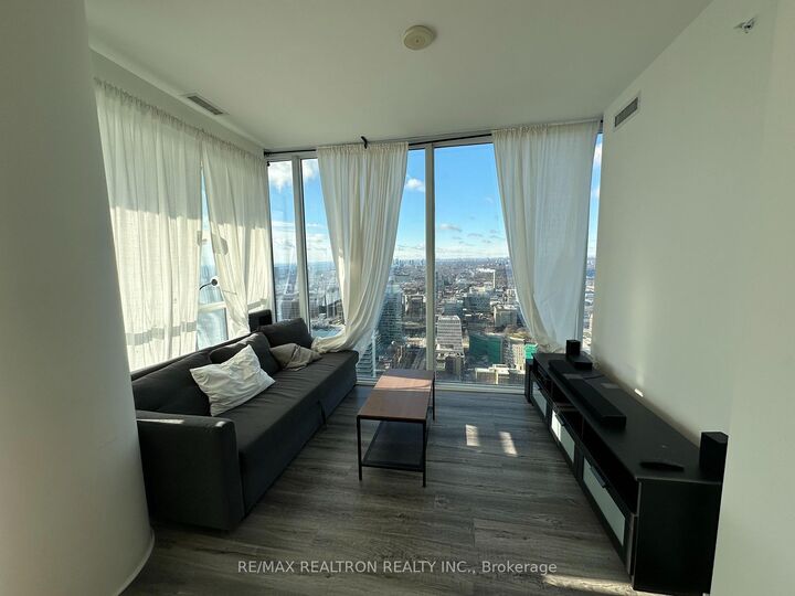 Property Photo:  15 Grenville Street 4603  ON M4Y 1A1 