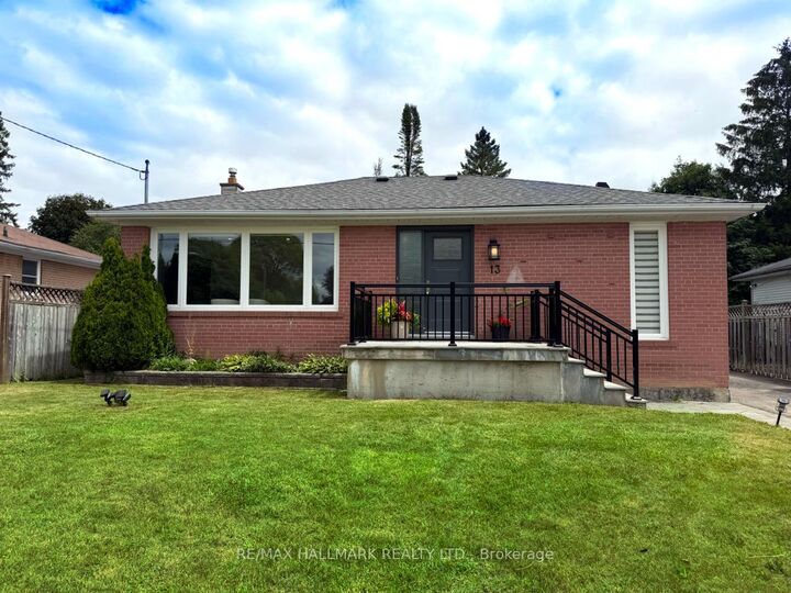 Property Photo:  13 Patrick Drive  ON L4G 2A6 