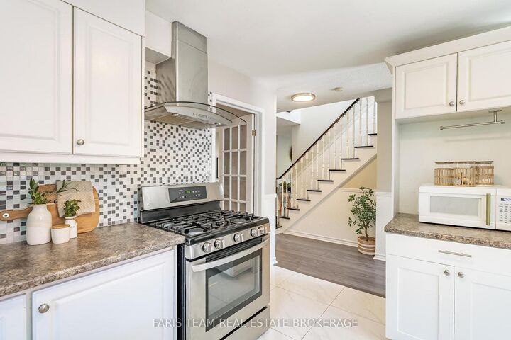 Property Photo: 359 Cundles Road W ON L4N 7C8