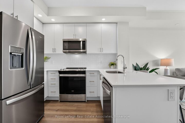 Property Photo:  3200 William Coltson Avenue 622  ON L6H 7B9 