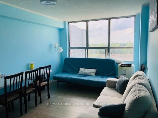 Property Photo: 50 Lotherton Parkway 814 ON M6B 2G8