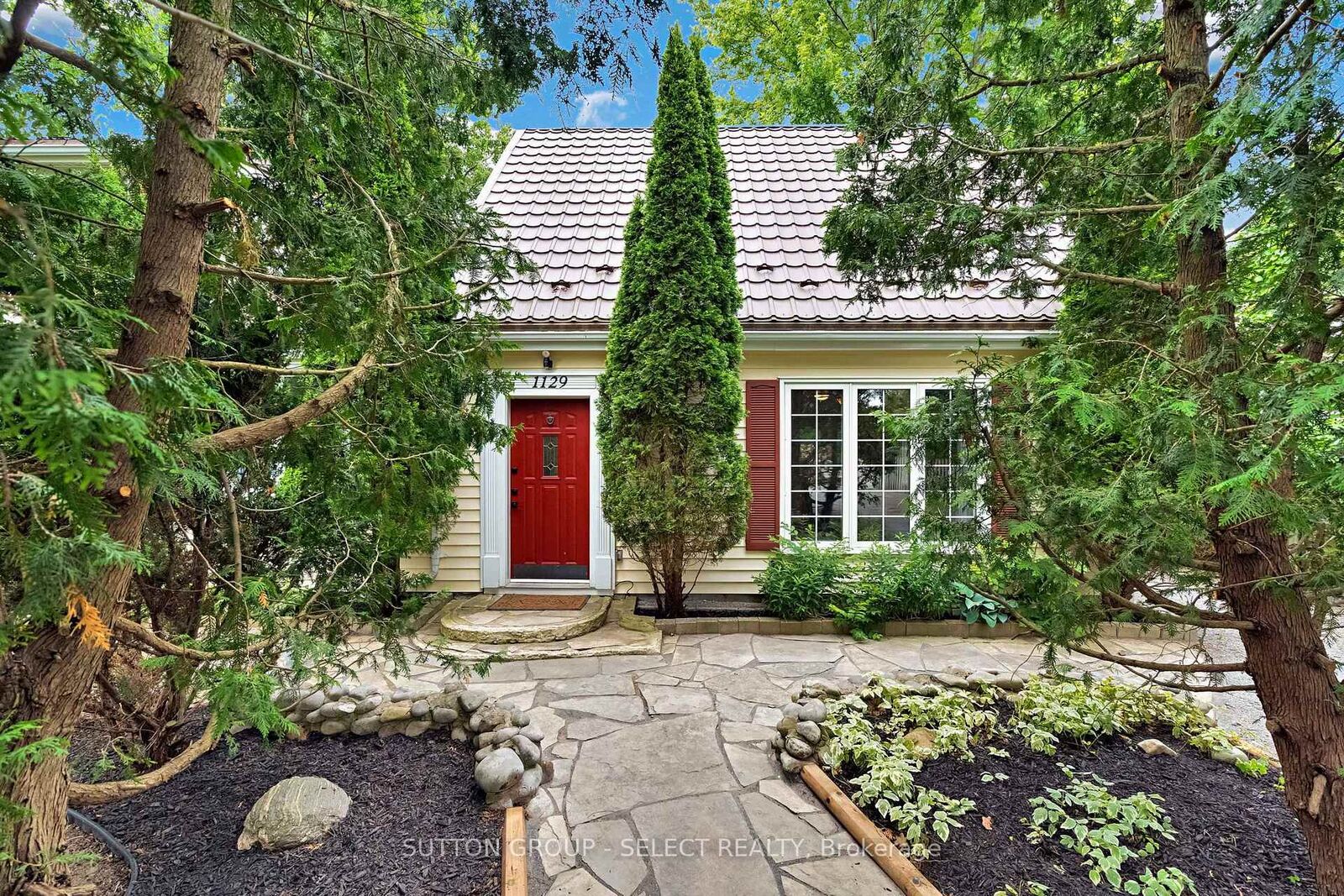 Property Photo: 1129 Sunningdale Road E ON N5X 4B1